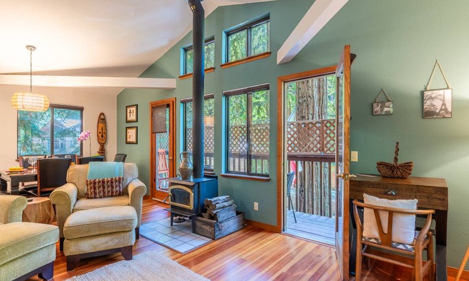 Guerneville House | 104 m² House ∙ 2 bedrooms ∙ 4 guests
