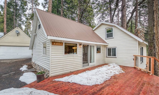 West Village Cabin | 113 m² Cabin ∙ 2 bedrooms ∙ 8 guests
