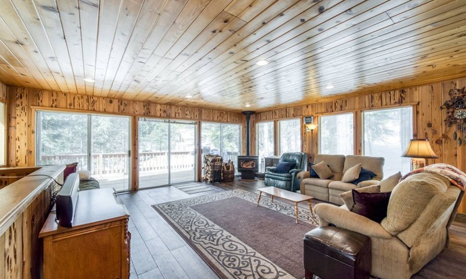 Big Creek Cabin | 139 m² Cabin ∙ 3 bedrooms ∙ 12 guests