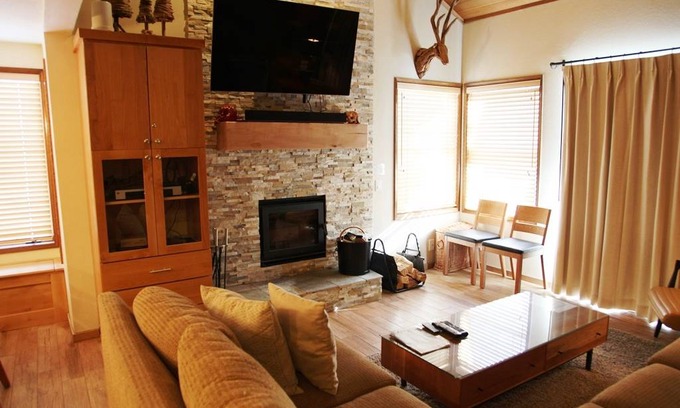 Mammoth Lakes Condo | 139 m² Condo ∙ 3 bedrooms ∙ 9 guests