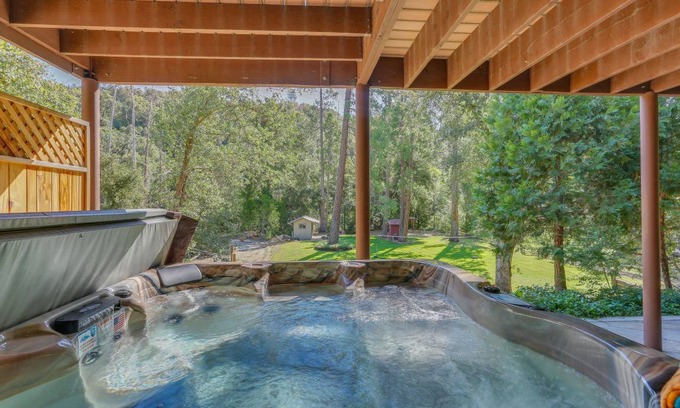 Oakhurst Cottage | 157 m² Cabin ∙ 2 bedrooms ∙ 10 guests