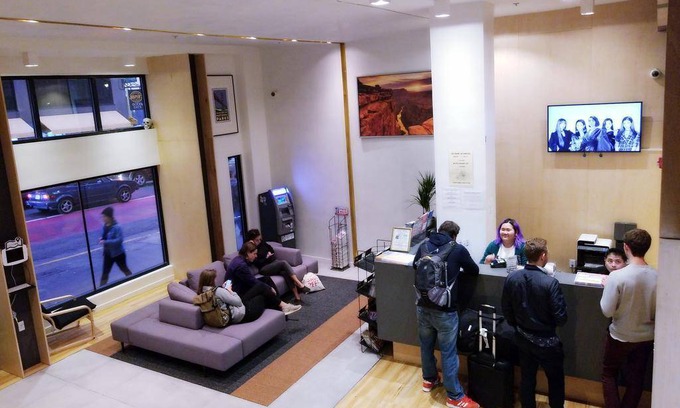 Theater District Hostel | 16 m² Hostel ∙ 3 guests