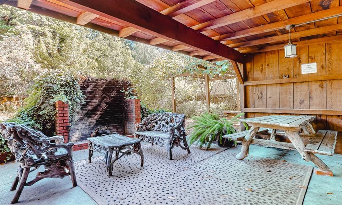 Guerneville Cabin | 180 m² Cabin ∙ 3 bedrooms ∙ 10 guests