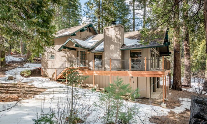 Sierra Cedars Cabin | 182 m² Cabin ∙ 4 bedrooms ∙ 10 guests