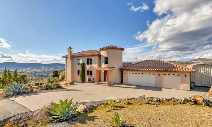 Greater Sacramento House | 185 m² House ∙ 3 bedrooms ∙ 8 guests