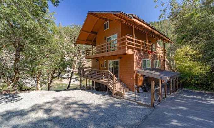 Salyer House | 186 m² House ∙ 2 bedrooms ∙ 9 guests