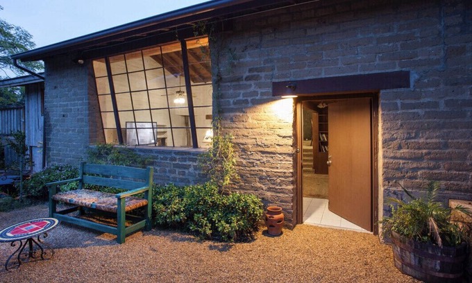 Mission Canyon House | 2 bdrm w/loft 6ppl 10 min 2 town w/kitchen, WiFi, free parking, pet friendly.