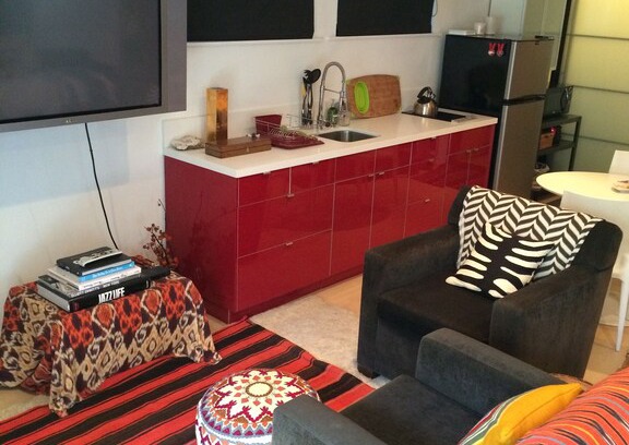 Marina Peninsula Apartment | 2 Min Walk to the Beach *Free Gift Basket For New Bookings*