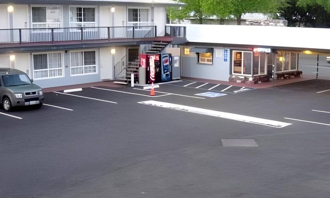 Downtown Hotel | 22 m² Motel ∙ 127 guests