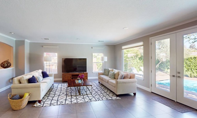 Boyes Hot Springs House | 238 m² House ∙ 3 bedrooms ∙ 6 guests