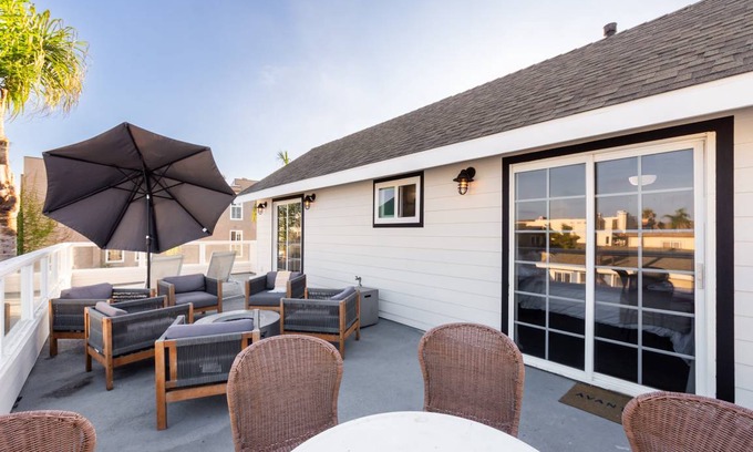 West Newport House | 245 m² House ∙ 4 bedrooms ∙ 10 guests