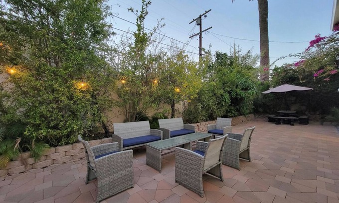 Pico - Robertson Apartment | 3 bedroom apartment near MrC with patio area 5 minutes to Rodeo Drive, Wi-Fi, TV