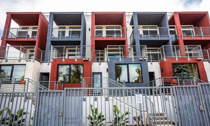 Bankers Hill House | 3 Floor TownHouse Next to Downtown Max 12 sleepers
