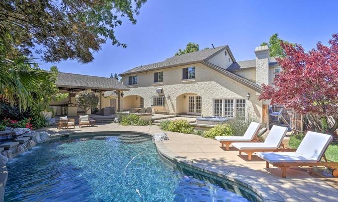 Sunset House | 325 m² House ∙ 5 bedrooms ∙ 10 guests