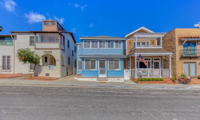 Avalon House | 347CA Budget-friendly Avalon House - Location, location!
