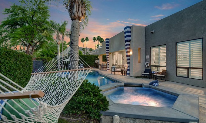 Palm Springs House | 365 m² House ∙ 6 bedrooms ∙ 12 guests