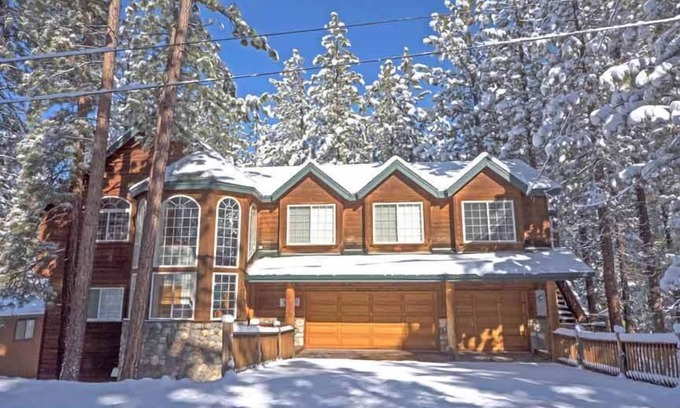 Montgomery Estates House | 4600 Sq Feet Home with All the Extras for your Family - Hot Tub, Pool Table,.