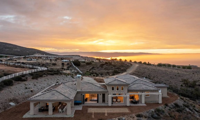 Temecula House | 464 m² House ∙ 9 bedrooms ∙ 18 guests