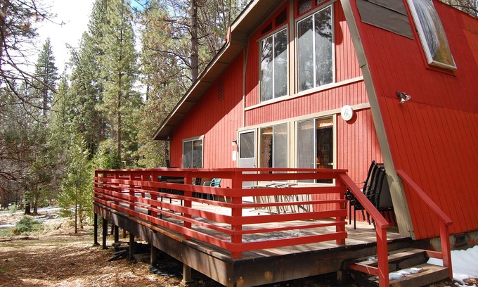 North Wawona Cabin | (46R) Manzanita Lodge at The Redwoods In Yosemite