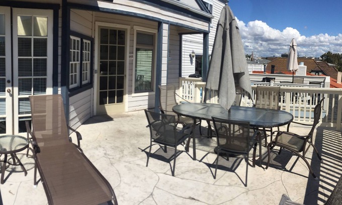 South Mission Beach House | 4BR-2BA, 100ft to sand, deck w/ocean view. Available Thanksgiving &/or December.
