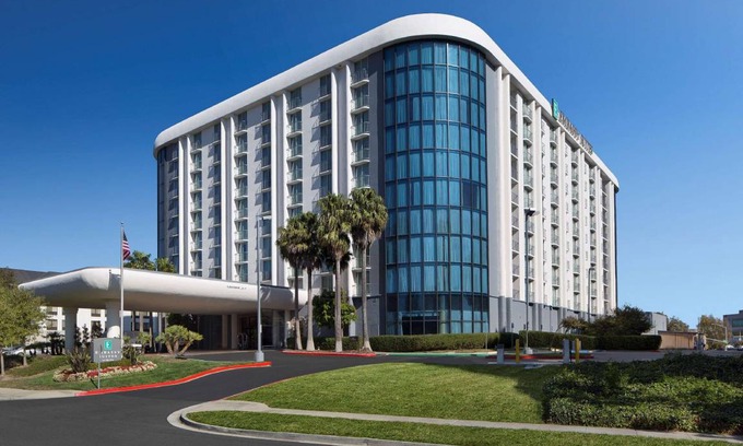 The East Side Hotel | 54 m² Hotel ∙ 2 bedrooms ∙ 127 guests