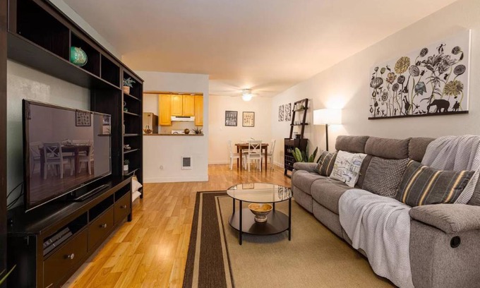 Oakland Ave - Harrison St Condo | 57 m² Condo ∙ 1 bedroom ∙ 1 guest
