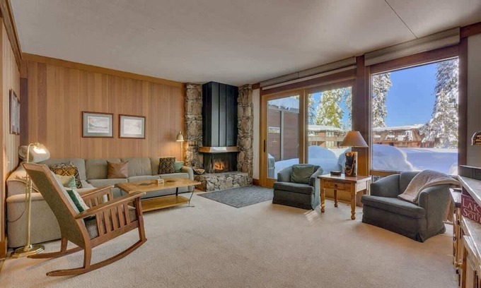 Tahoe Sierra Estates House | 6-8 Miles to Palisades|Alpine|Homewood|Walk to TC