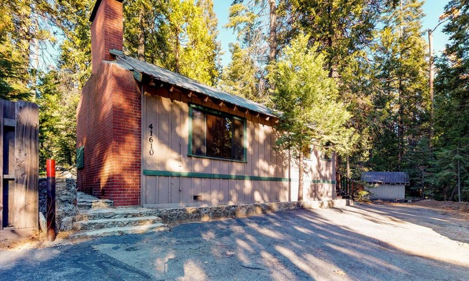 Shaver Lake Cottage | 74 m² Cabin ∙ 1 bedroom ∙ 2 guests