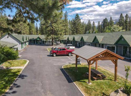 Burney Hotel | 74 m² Motel ∙ 2 bedrooms ∙ 9 guests