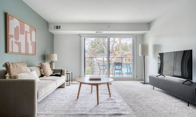 Sharon Heights Apartment | 75 m² Apartment ∙ 1 bedroom ∙ 2 guests