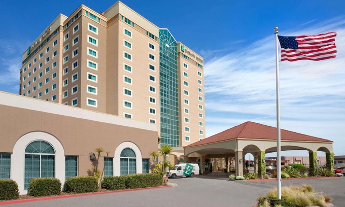 Seaside Hotel | 81 m² Hotel ∙ 2 bedrooms ∙ 127 guests