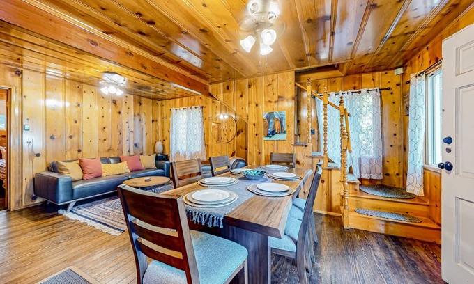 Crestline Cabin | 86 m² Cabin ∙ 1 bedroom ∙ 4 guests