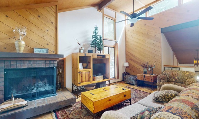 Shaver Lake Condo | 98 m² Condo ∙ 2 bedrooms ∙ 4 guests