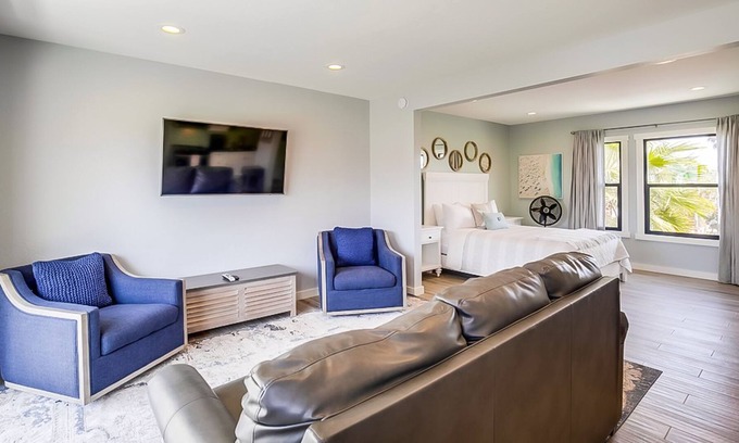 Mission Beach Apartment | Affordable condo near the beach w/gas grill, deck, ocean views