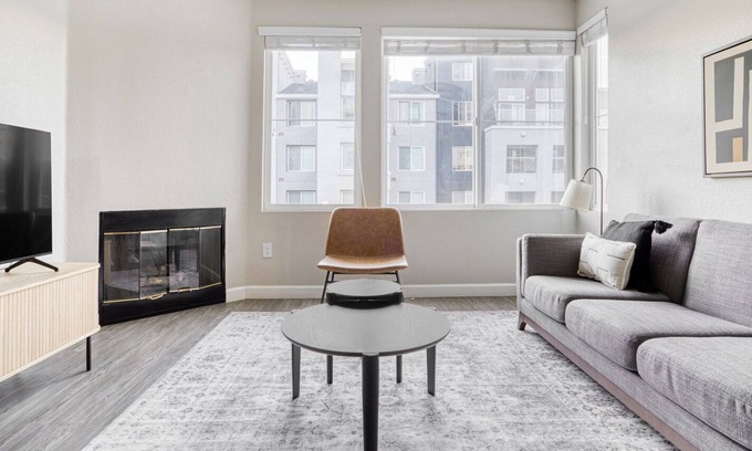 Emeryville Apartment | Amazing Emeryville 2BR w/ Gym, W/D & Pool, walk to Safeway, by Blueground
