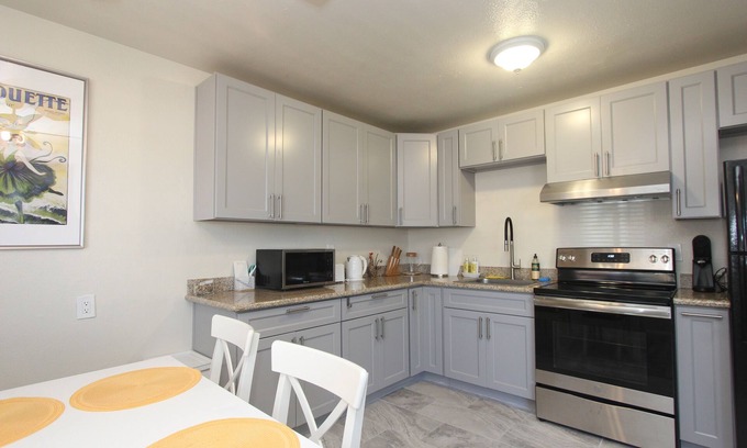 East Palo Alto Apartment | Apart#4 in 4Plex 2B/1B near to Stanford, HQFB and Amzn.