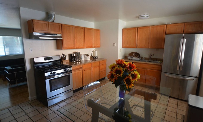 East Palo Alto Apartment | Apartment close to Stanford Faceb00k Fast internet
