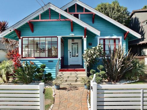 Bluff Heights House | Beach City Craftsman - Walk to Beach