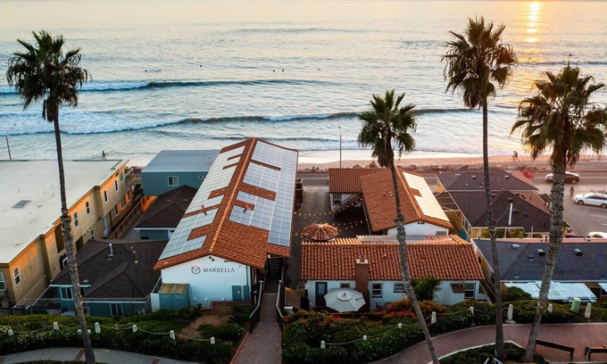 Townsite Condo | Beachside Queen Suite Steps from the Sand (301)