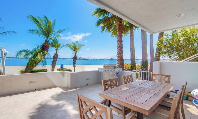 Crown Point House | Beautiful 3 bedroom condo, ground floor, bayfront!