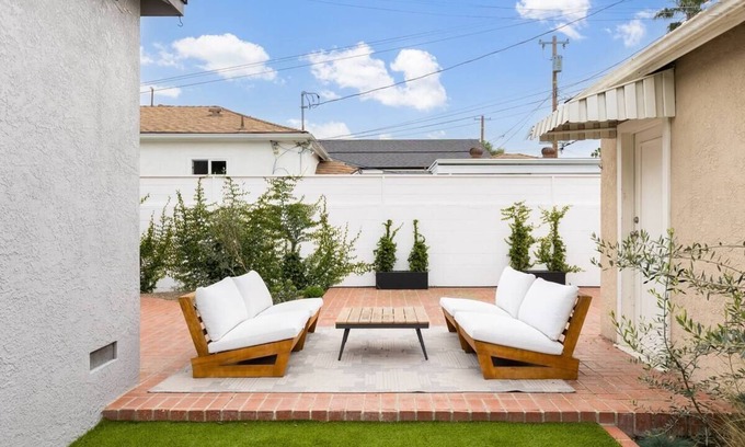 Mar Vista House | Beautiful 3 bedroom home with Spacious Yard in Mar Vistann