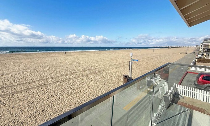 West Newport House | Beautiful oceanfront home on boardwalk! Spacious & upgraded, with endless views!