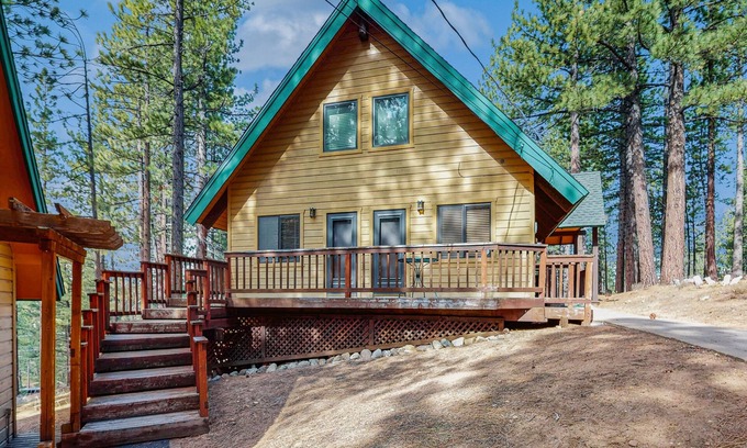 Montgomery Estates House | Beautiful, spacious mountain getaway close to skiing & hiking