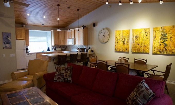 Mammoth Lakes Condo | Beautiful Upgraded Condo w/Private Spa.Dogs Considered 15min Walk to the Village