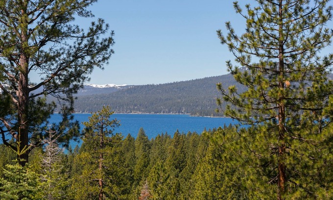 Kings Beach House | Beaver Lake View- Hot Tub, Wood Fireplace, Dog Ok. Close to Northstar
