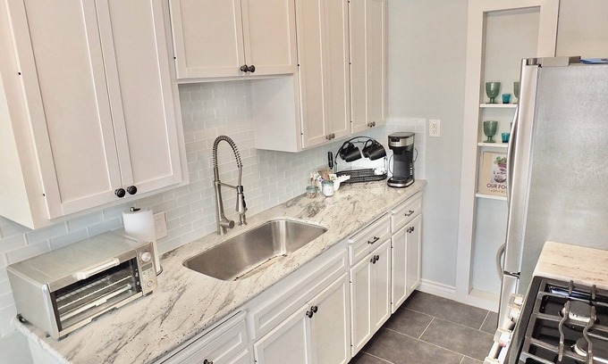 Belmont Heights Apartment | Belmont Boutique Apartment – Chic and Cozy Getaway Under 1 Mile from Beach!