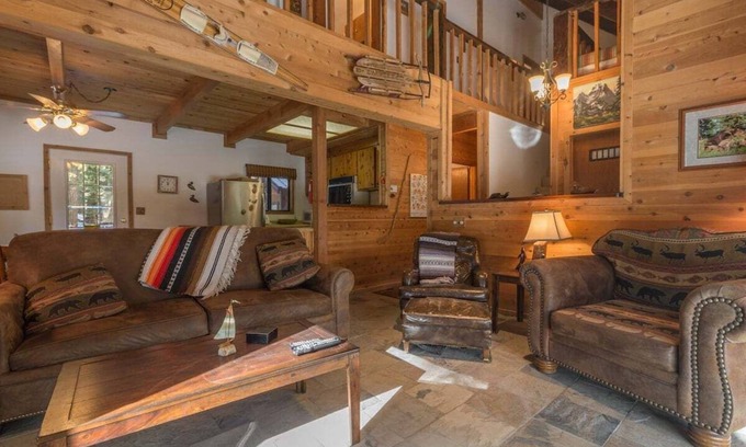 Tahoe Pines House | Black Bear Cabin in Homewood - walk to lake