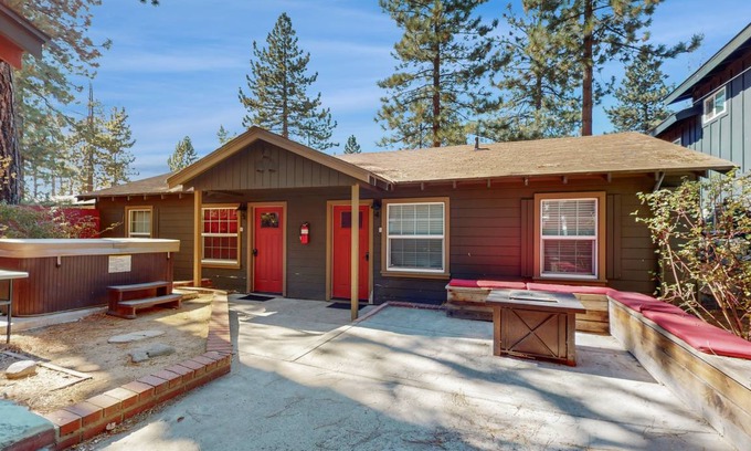 Lakeside Park Cabin | Cabin ∙ 1 bedroom ∙ 4 guests
