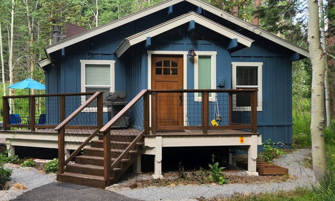 Tahoe Pines Cabin | Cabin ∙ 3 bedrooms ∙ 8 guests