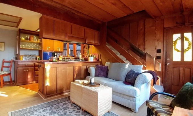 Marine Terrace House | Cardiff Cottage in the Pines